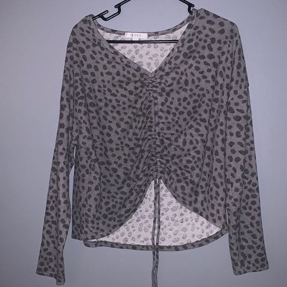 graze Tops - Gaze brand large crop top gray leopard print .